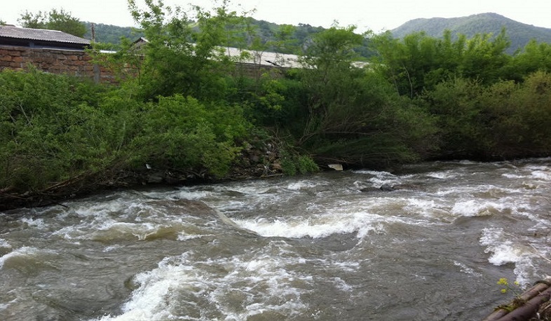 Երկու քաղաքացի ընկել է Հրազդան գետը