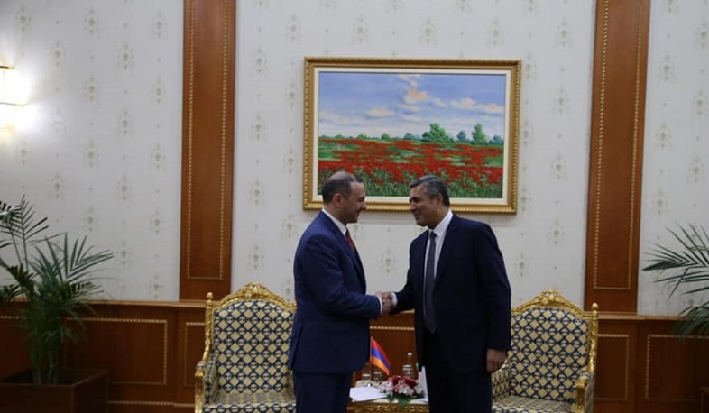 Секретарь Совбеза Армении представил таджикскому коллеге ситуацию на армяно-азербайджанской границе