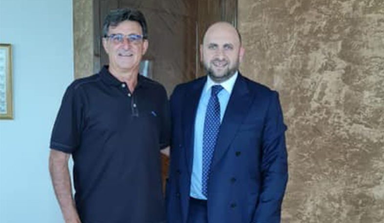 ԿԲ նախագահը լեգենդար Մարիո Կեմպեսին է նվիրել «Համաշխարհային ֆուտբոլի արքաները» շարքի արծաթե հուշադրամ