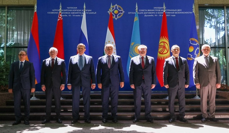 Совет министров иностранных дел ОДКБ стартовал с традиционного совместного фотографирования глав делегаций МИД