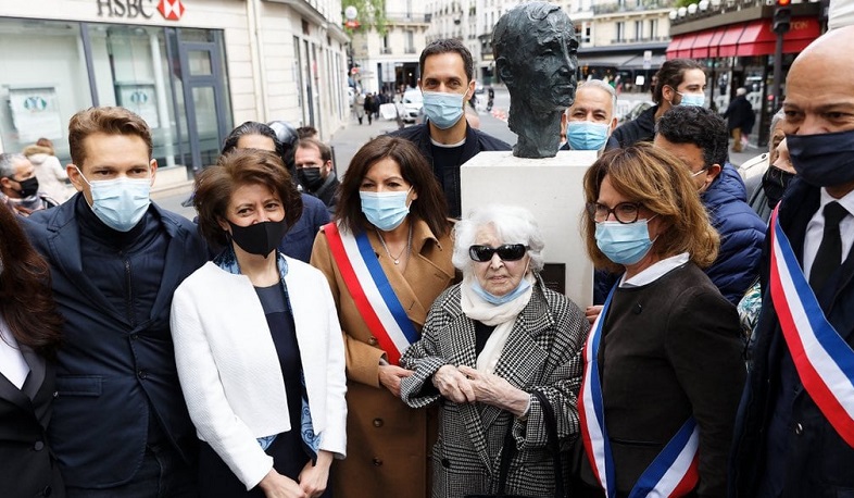 В Париже состоялось открытие бюста Шарля Азнавура