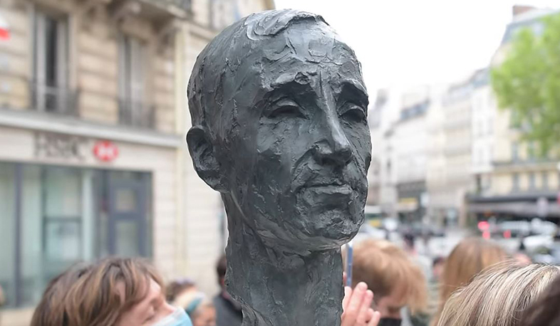 Շառլ Ազնավուրի մասին խոսում են ներկայով՝ Ֆրանսիայում պոետները չեն մահանում