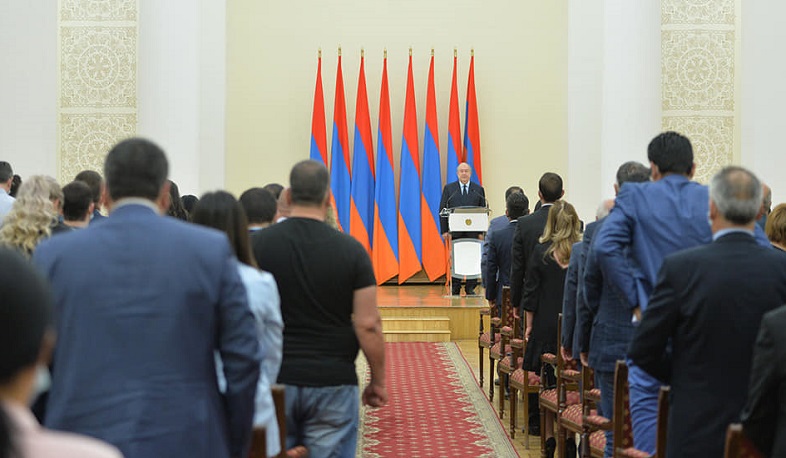 Ձեր շնորհիվ կրկին կյանքեր փրկվեցին՝ առաջնագծում և դրանից հեռու. պարգևատրվել են առողջապահության համակարգի մի խումբ աշխատակիցներ