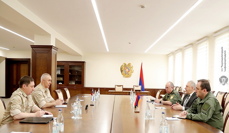 Vağarşak Harutyunyan Rüstəm Muradovla Ermənistan-Azərbaycan sərhəddəki vəziyyəti müzakirə etdi