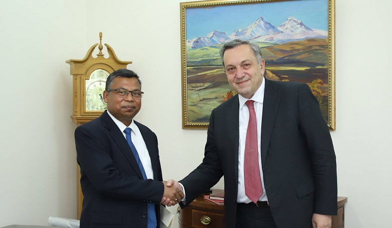 Замминистра иностранных дел Армении обсудил с послом Бангладеш вопросы региональной безопасности