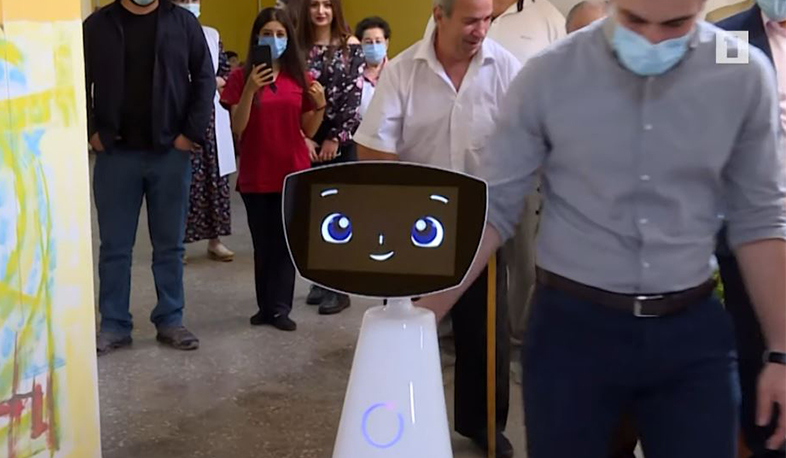 Ռոբին ռոբոտը հյուրընկալվել է տարեցների տանը