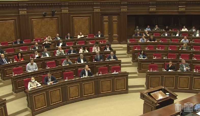 ԱԺ նիստն ընդմիջվել է 20 րոպեով