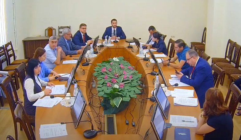 ԱԺ հանձնաժողովը դռնփակ նիստում քննարկում է անկախ պատգամավորների հեղինակած նախագիծը