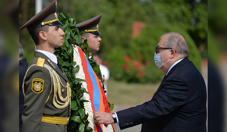 Արմեն Սարգսյանը Սարդարապատի հուշահամալիրում հարգանքի տուրք է մատուցել Սարդարապատի ճակատամարտի հերոսների հիշատակին