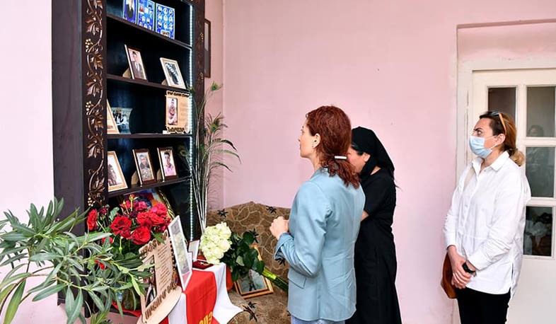 Աննա Հակոբյանը և Լենա Նազարյանն այցելել են պատերազմում անմահացած ազգությամբ եզդի զինծառայողի ընտանիքին