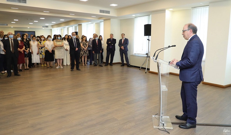 Մեր միջազգային գործընկերները հասկացել են, որ Հայաստանը պարտված չէ, Արցախը պարտված չէ. Արա Այվազյանի հրաժեշտի հանդիպումը ԱԳՆ անձնակազմի հետ