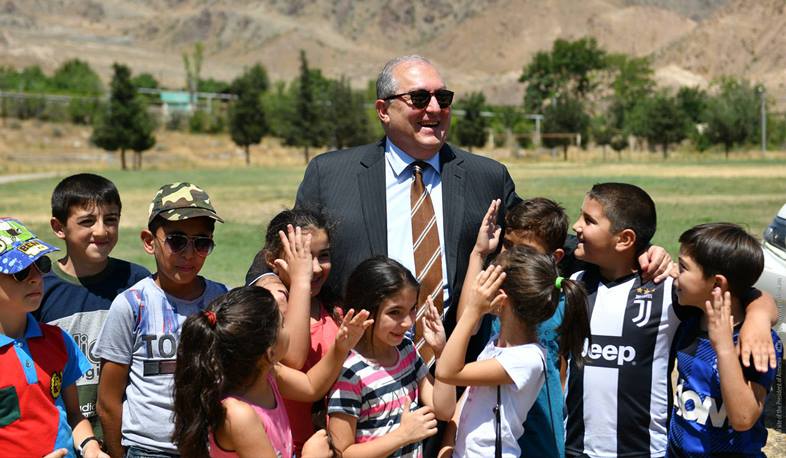 Երեխաները մեր հասարակության ամենաանկեղծ ու հավատով լեցուն մասն են. ՀՀ նախագահի ուղերձը