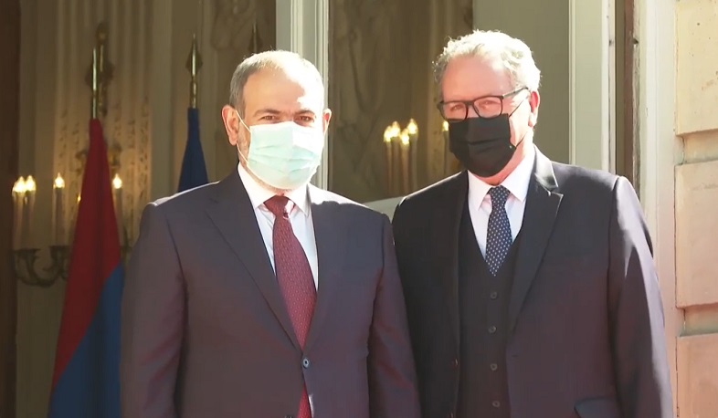Նիկոլ Փաշինյանը հանդիպել է Ֆրանսիայի Ազգային ժողովի նախագահի հետ