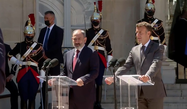 Nikol Pashinyan met with Emmanuel Macron