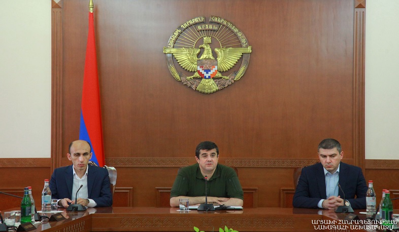 Արցախի նախագահը ներկայացրել է նորանշանակ պետնախարար Արտակ Բեգլարյանին