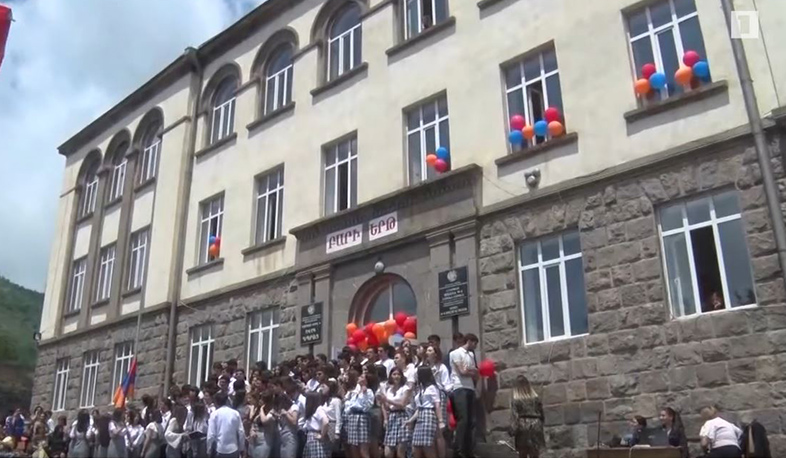 Մոտ 21 000 շրջանավարտի համար այսօր հնչել է «Վերջին զանգը»