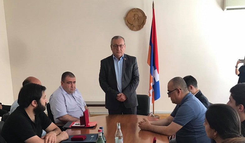 ԱՀ ԱԺ նախագահը Երևանում հանդիպել է զոհված զինծառայողների հարազատներին