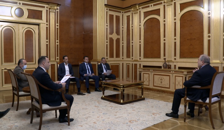 Президент Армении принял ответственных лиц сферы ВТ, экономики и исполнительного директора FAST