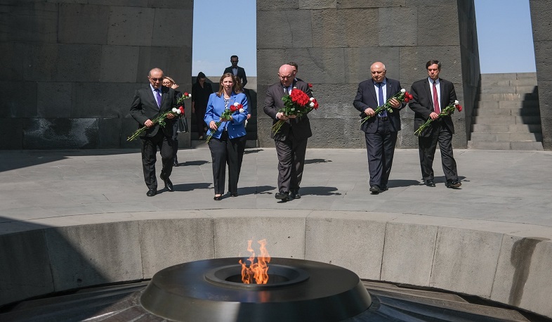 Филип Рикер почтил память жертв Геноцида армян