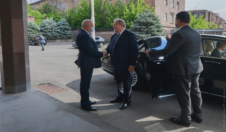 On eve of Russian state holiday, President Armen Sarkissian visited the Russian Embassy in Armenia