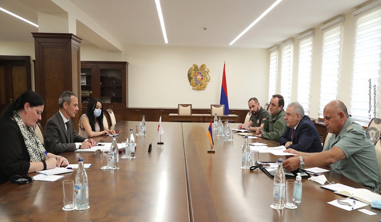 Vagharshak Harutyunyan and Head of ICRC delegation discusses fate of missing and prisoners