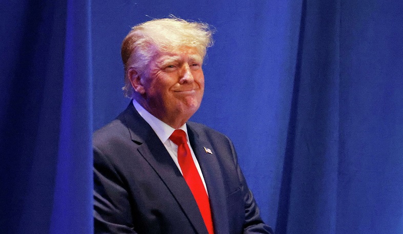 Դոնալդ Թրամփը հայտարարել է, որ խելագարի նման գրում է «գրքերի գիրքը»