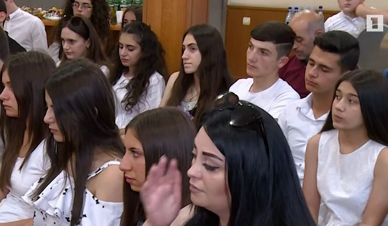 Հայաստանում գտնվող արցախցի շրջանավարտների համար հնչեց Վերջին զանգը