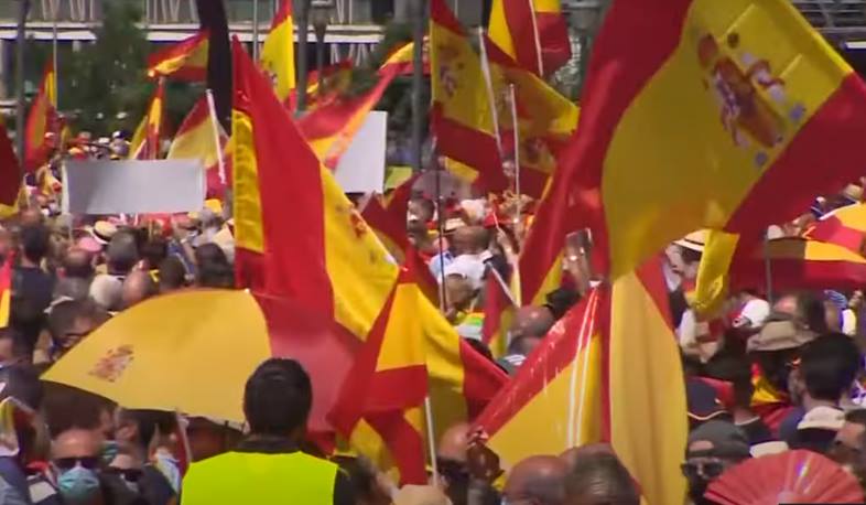 Thousands protest in Madrid at plans to pardon Catalan independent supporters