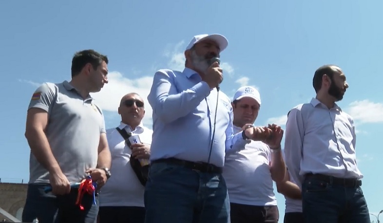 Azərbaycan qoşunları Ermənistan sərhədlərini tərk etməlidirlər: Paşinyan Syunikdədir