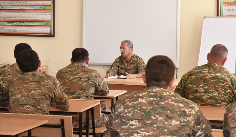 Խորհրդակցություն զորամասի կրտսեր հրամկազմի հետ