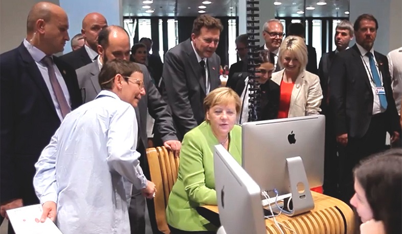 Angela Merkel took a virtual tour of Tumo Center in Berlin