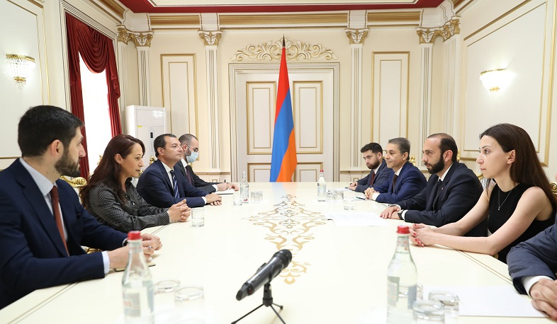 Armenia’s Parliament Speaker discussed the situation around Nagorno-Karabakh with Vice President of the Italian Senate