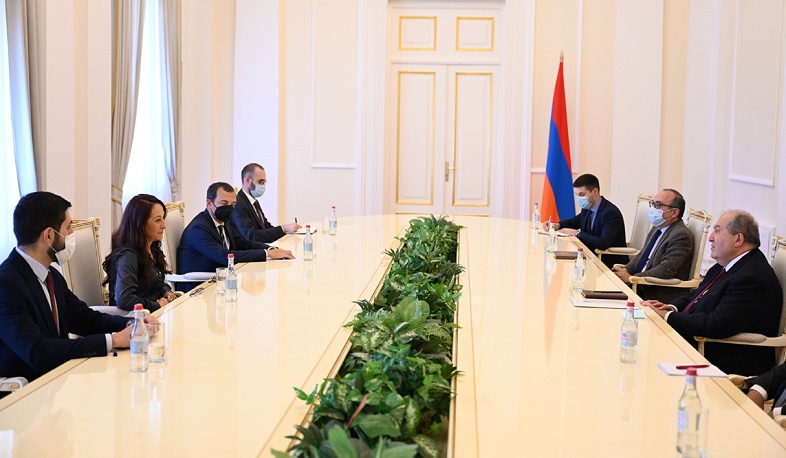 Արմեն Սարգսյանն ընդունել է Իտալիայի Սենատի փոխնախագահ Պաոլա Տավերնային
