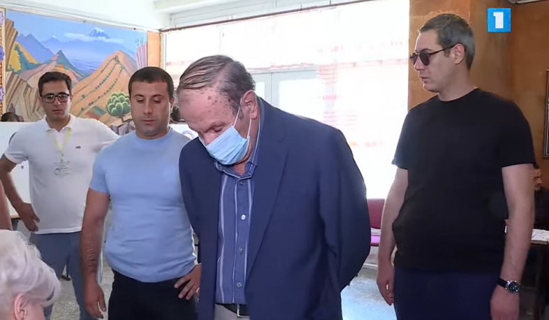 Լևոն Տեր-Պետրոսյանը քվեարկեց Ազգային ժողովի արտահերթ ընտրություններում