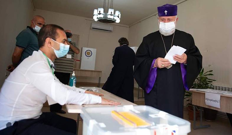 Ամենայն Հայոց Կաթողիկոսը քվեարկել է Վաղարշապատի 14/11 ընտրատեղամասում