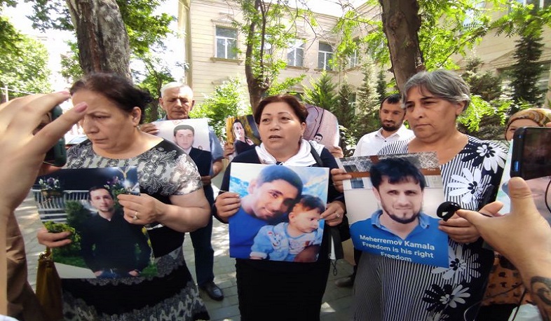 Bakıda “Gəncə işi” üzrə həbs olunanların yaxınları etiraz aksiyası keçirib