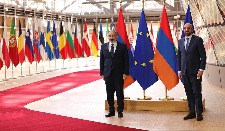 ЕС готов содействовать региональной стабилизации и всеобъемлющему урегулированию конфликтов: Шарль Мишель поздравил Никола Пашиняна