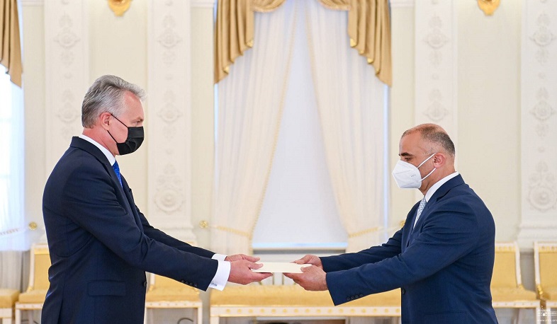 Посол Армен Мартиросян поблагодарил президента Литвы за содействие, оказанное армянской стороне во время войны