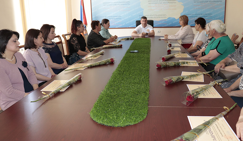 Գեղարքունիքի մարզպետը բուժաշխատողներին շնորհակալագրեր է հանձնել