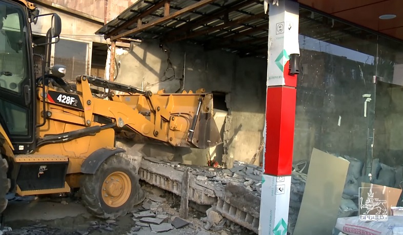 Մի շարք հասցեներում ապամոնտաժվել են ապօրինի շինություններ