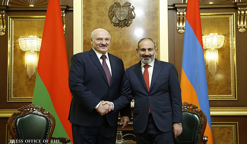 Александр Лукашенко поздравил Никола Пашиняна с победой на выборах