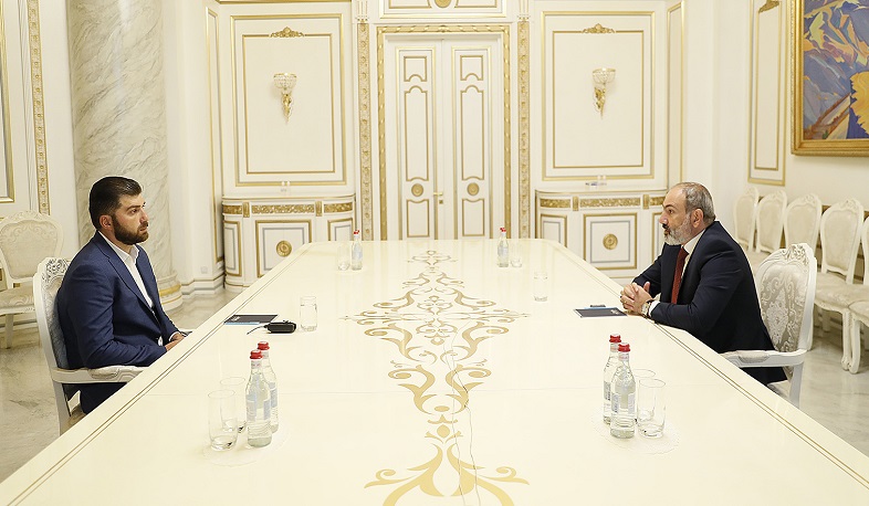 Նիկոլ Փաշինյանը հանդիպել է Դավիթ Սանասարյանի հետ