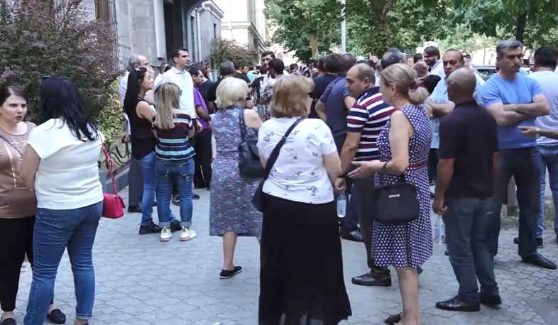 Բողոքի ակցիա Գլխավոր դատախազության մոտ՝ Արմեն Չարչյանին ազատ արձակելու պահանջով