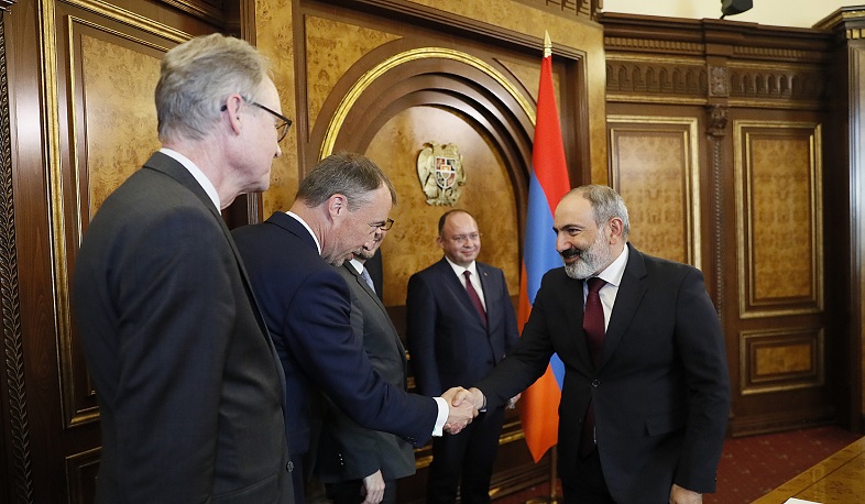 Nikol Paşinyan Aİ xarici işlər nazirləri ilə regional məsələləri müzakirə edib