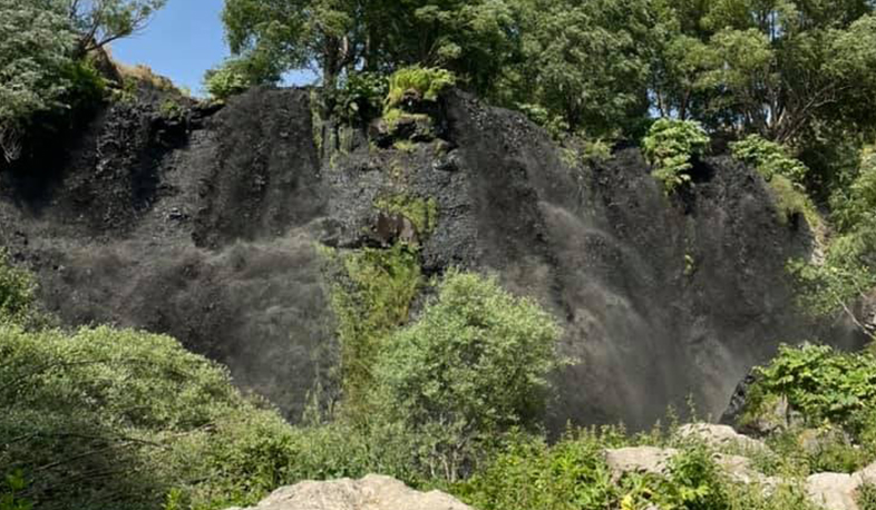 Շաքիի ջրվեժի «սևանալու» կապակցությամբ մտահոգվելու կարիք չկա. ՇՄ նախարարություն