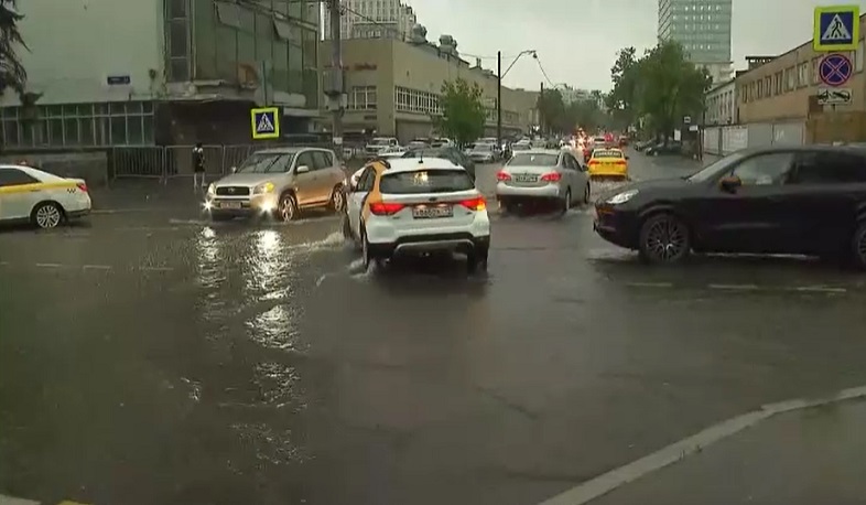 Европа спасается от жары и ливней