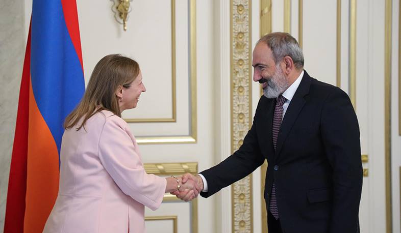 Nikol Pashinyan receives U.S. Ambassador Lynne Tracy