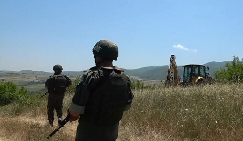 Russian peacekeepers ensure the safety of the restoration work of the water pipeline in the Martuni district