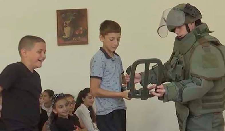 Российские миротворцы провели интерактивный урок в школьном лагере в Нагорном Карабахе