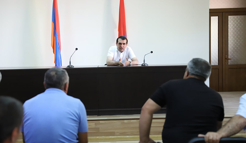 Շիրակի մարզպետը հանդիպել է ոռոգման խնդրով մտահոգ հողօգտագործողների հետ